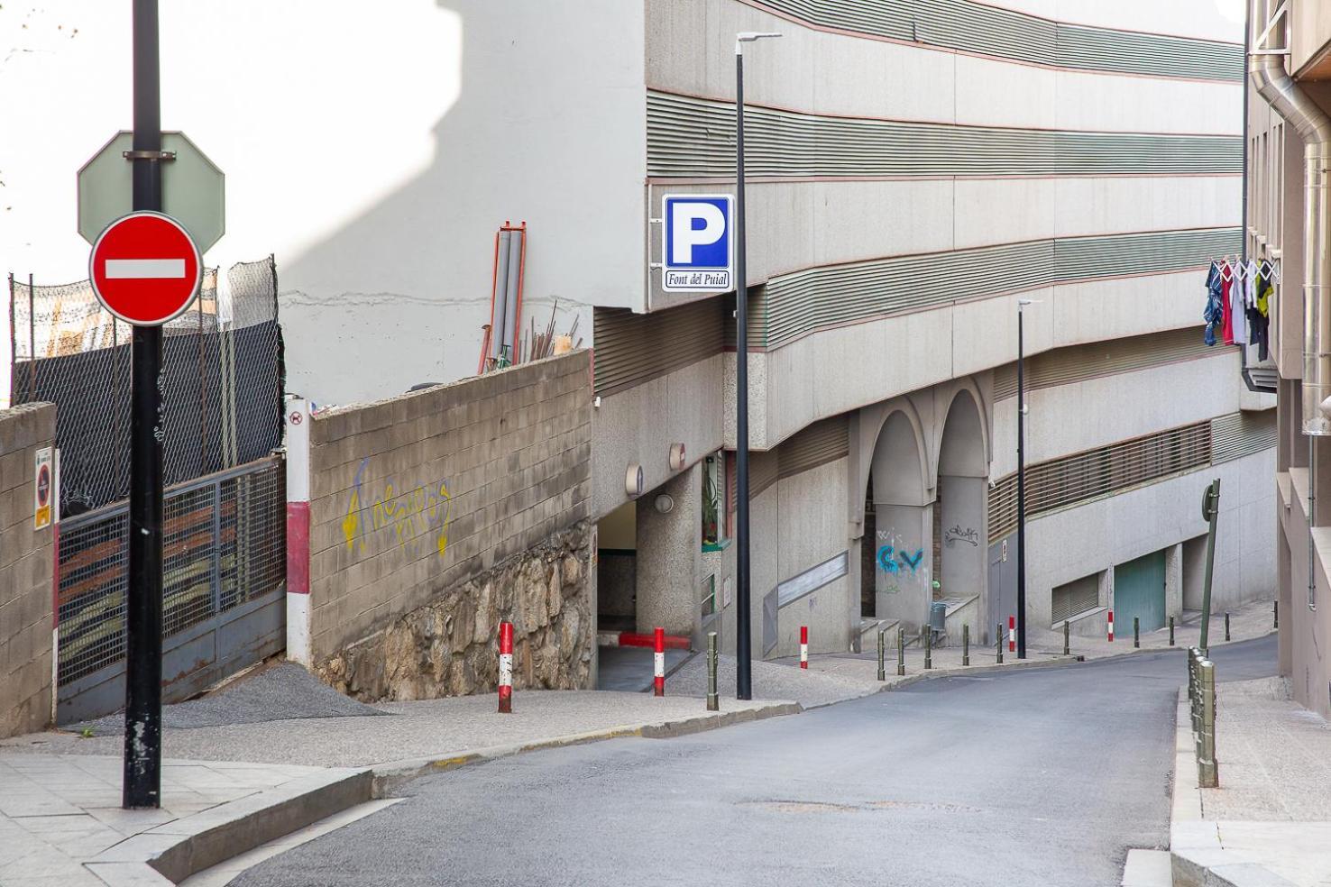 Andbnb I Apartamento Centrico Con Terraza Y Parking Gratuito Apartment Andorra la Vella Bagian luar foto