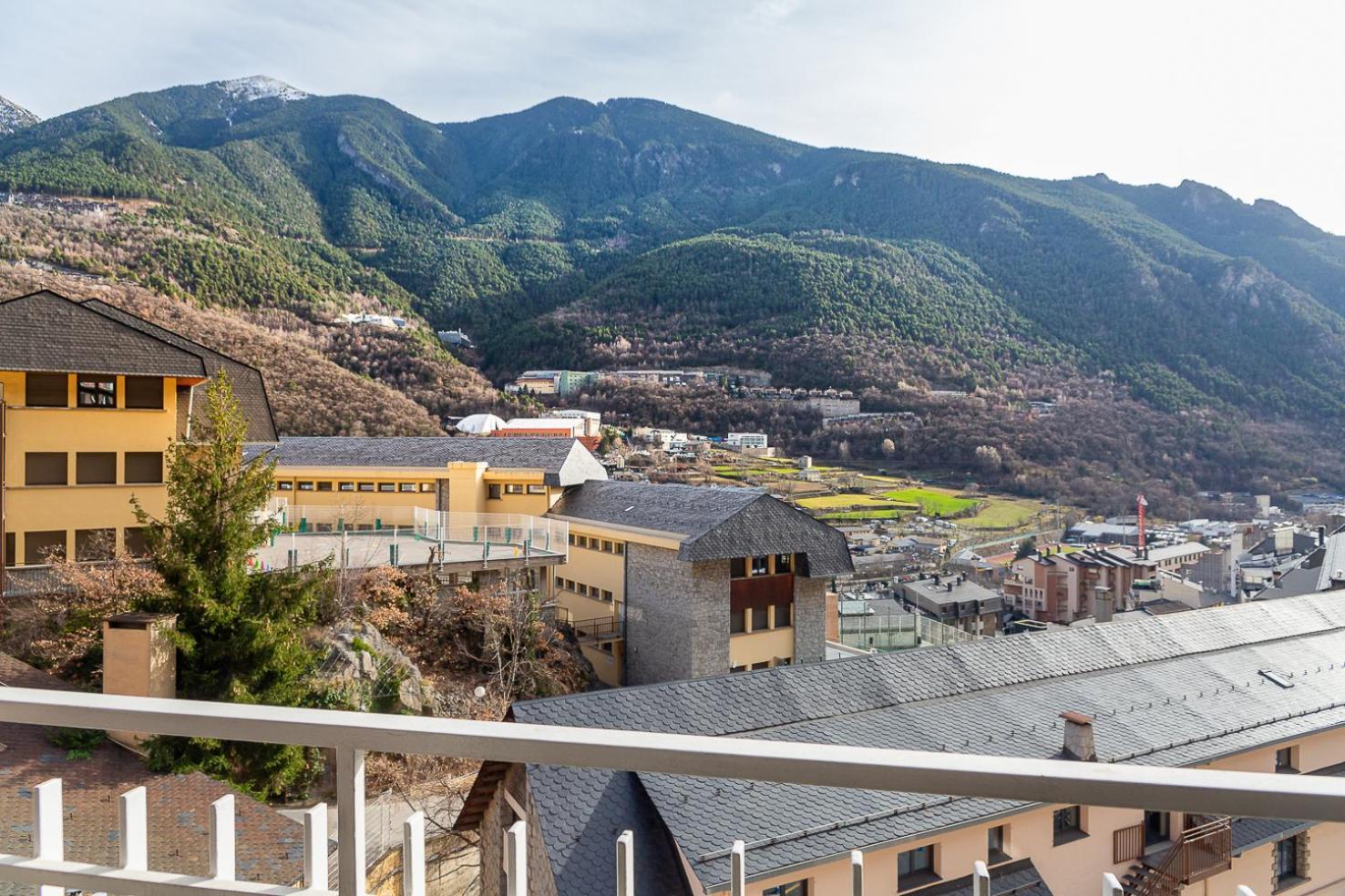 Andbnb I Apartamento Centrico Con Terraza Y Parking Gratuito Apartment Andorra la Vella Bagian luar foto